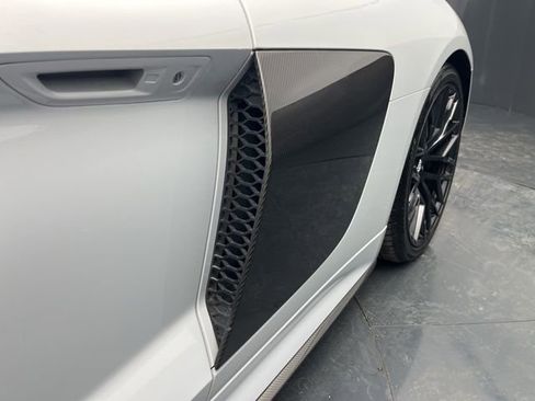 Used 2018 Audi R8 V10 plus image 24