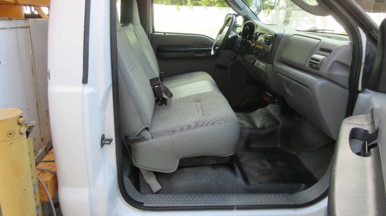 Used 2007 Ford F550 2WD Regular Cab Super Duty image 29