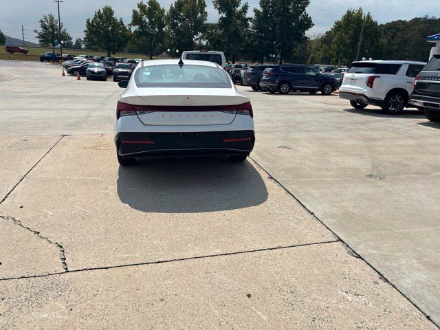 Used 2024 Hyundai Elantra SEL FWD image 29
