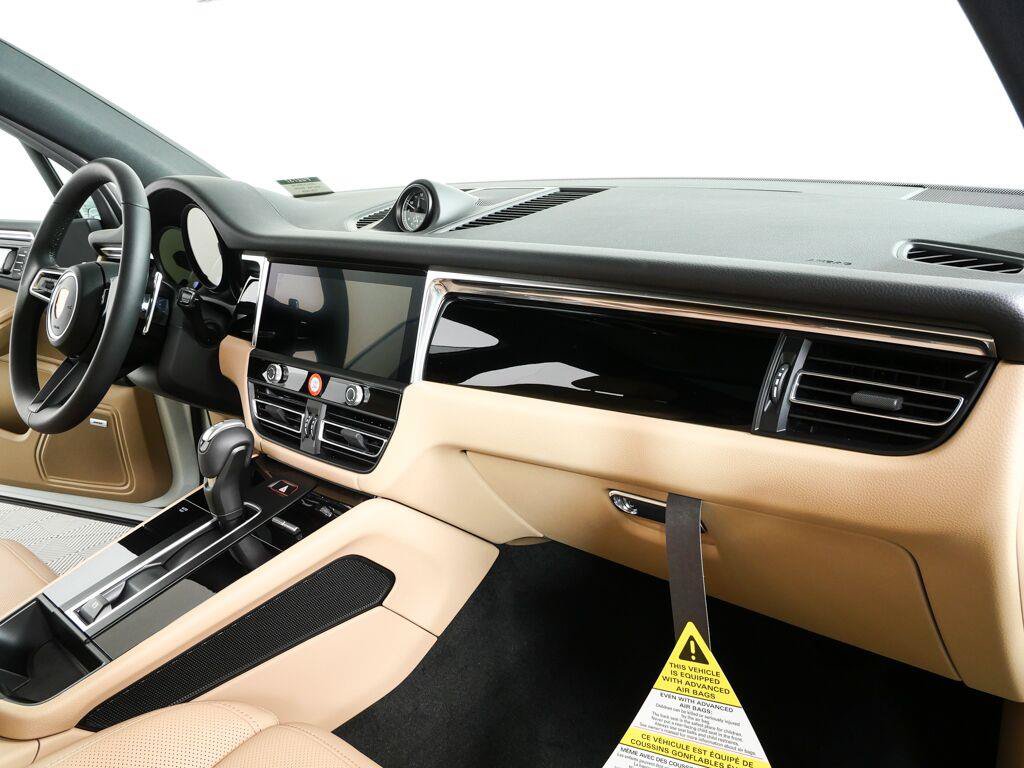 Certified 2026 Porsche Macan AWD/4WD image 23