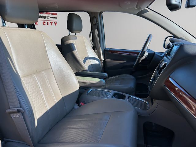 Used 2015 Chrysler Town & Country Touring-L w/ Driver Convenience Group FWD image 37