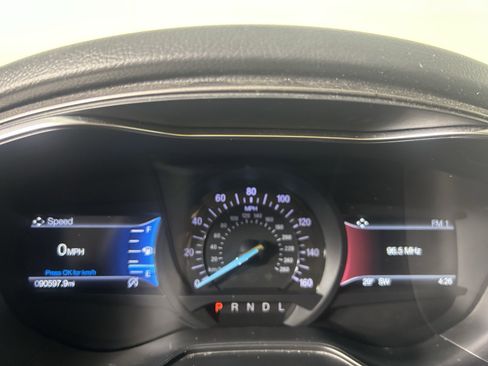 Used 2020 Ford Fusion SE image 26