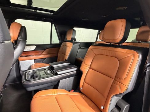Used 2021 Lincoln Navigator L Reserve AWD/4WD image 16