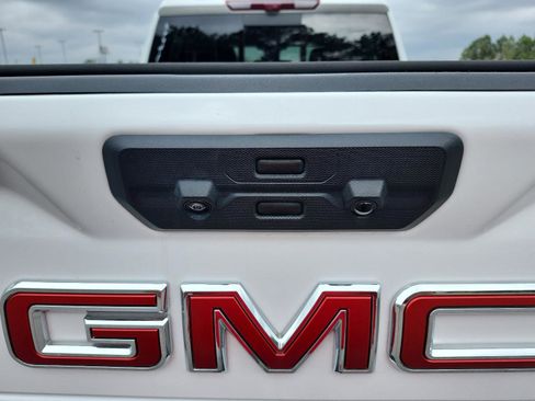 Used 2024 GMC Sierra 2500 AT4X image 13