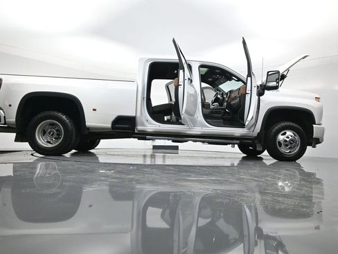 Used 2021 Chevrolet Silverado 3500 High Country image 58