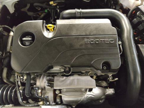 Used 2025 Chevrolet Malibu LS FWD image 30