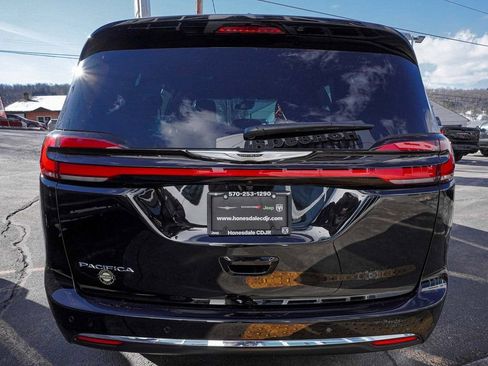 New 2026 Chrysler Pacifica Select image 6
