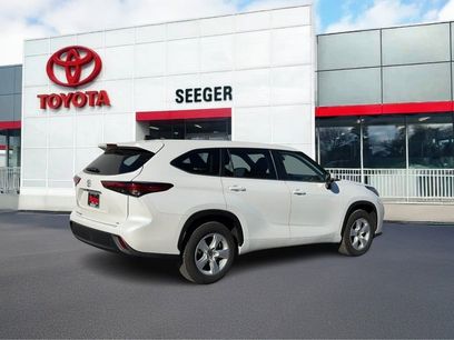 Used 2023 Toyota Highlander LE