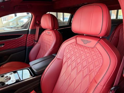 Used 2023 Bentley Flying Spur Plug-In Hybrid image 35