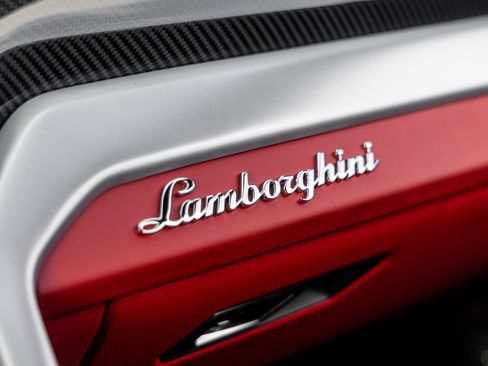 Used 2022 Lamborghini Urus AWD/4WD image 32