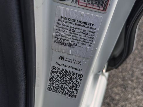 Used 2024 Toyota Sienna LE image 15