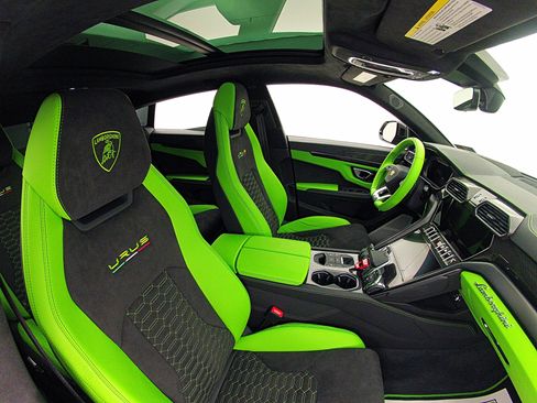 Used 2022 Lamborghini Urus AWD/4WD image 24