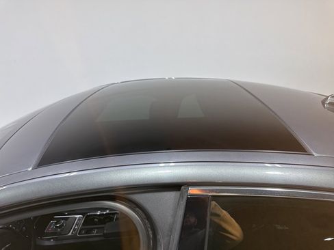 Used 2018 Jaguar XE Premium image 10