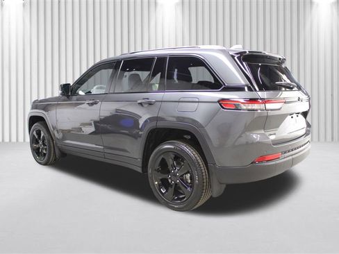 New 2025 Jeep Grand Cherokee Laredo image 5