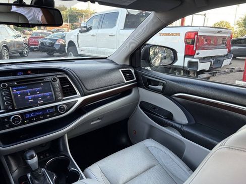 Used 2015 Toyota Highlander Limited Platinum AWD/4WD image 9