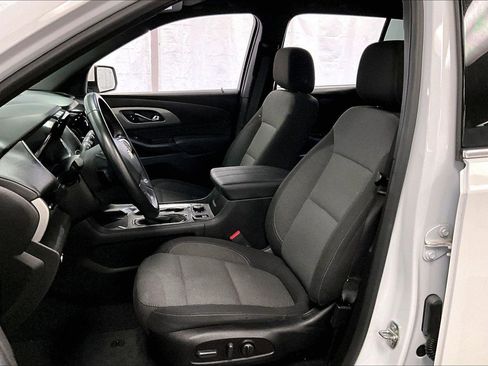 Used 2023 Chevrolet Traverse LT image 24