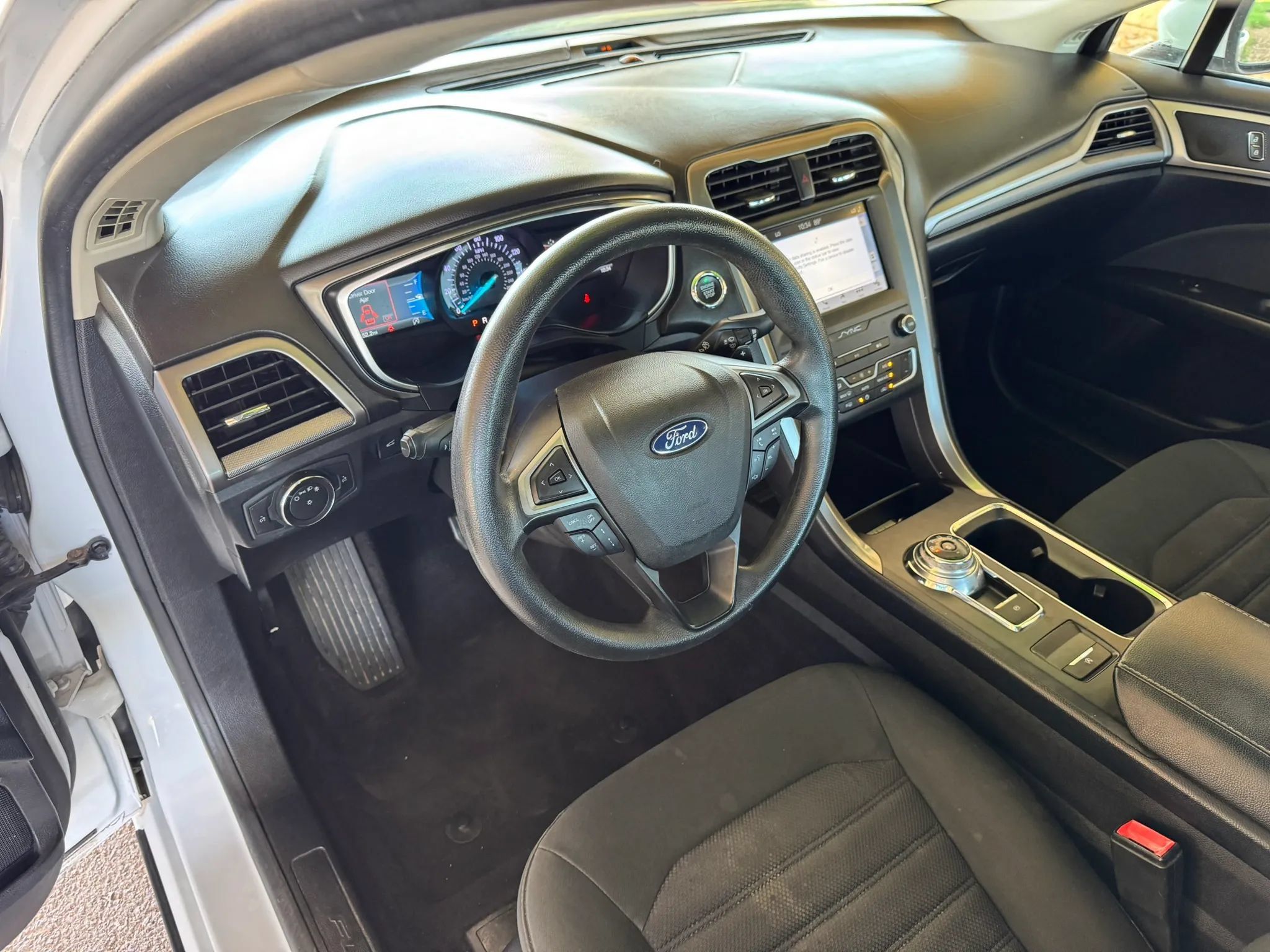Used 2019 Ford Fusion SE FWD image 10