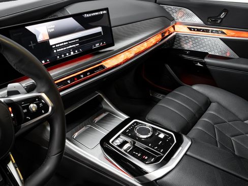 Used 2023 BMW 760i xDrive image 60