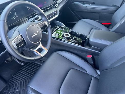Used 2025 Kia Sportage EX image 9