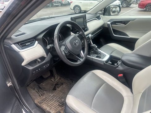 Used 2020 Toyota RAV4 XLE Premium image 23
