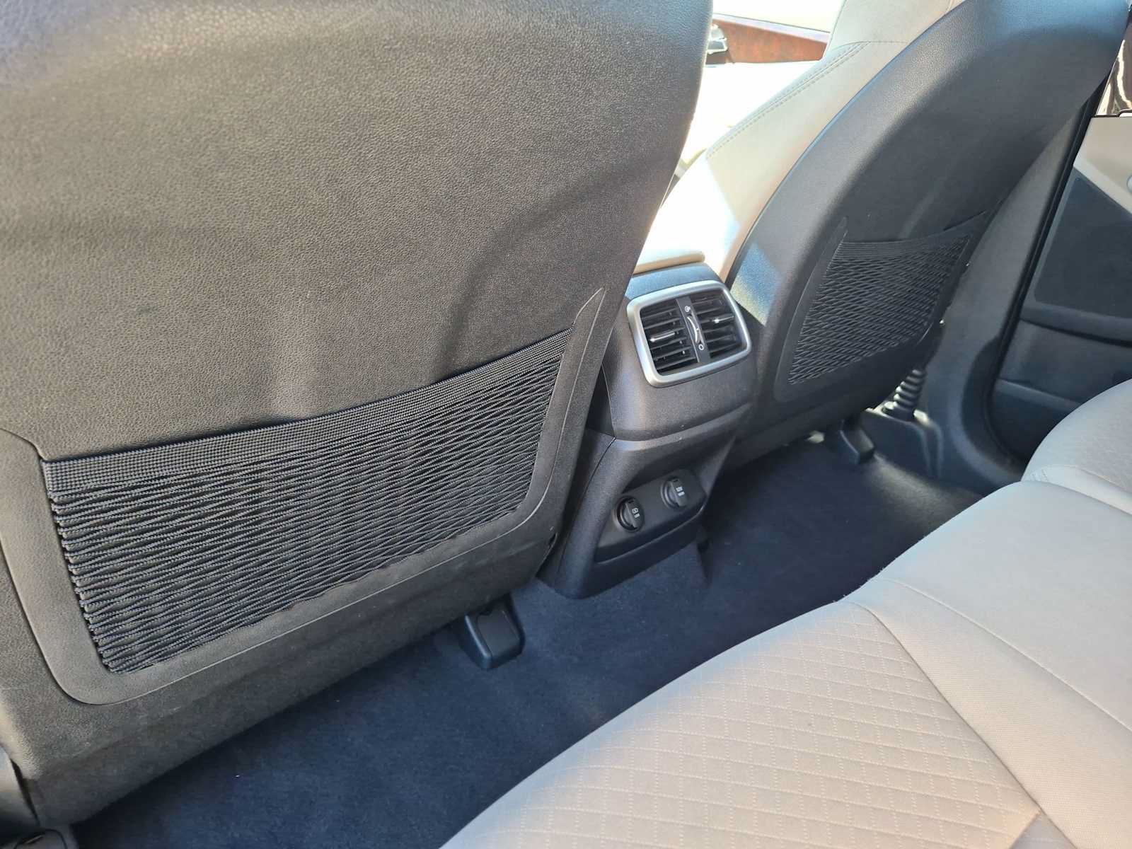 Used 2018 Kia Sorento FWD image 17