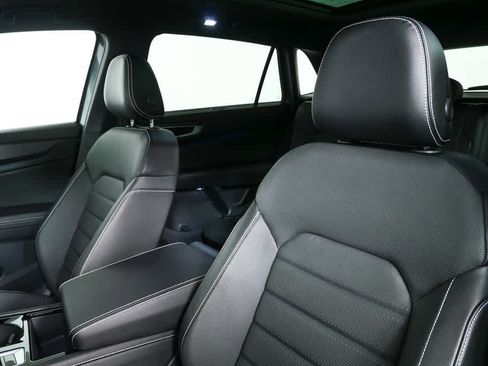 Certified 2024 Volkswagen Atlas Cross Sport SEL R-Line image 11