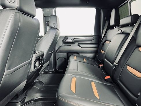 Used 2025 GMC Sierra 2500 AT4 w/ AT4 Premium Plus Package image 12