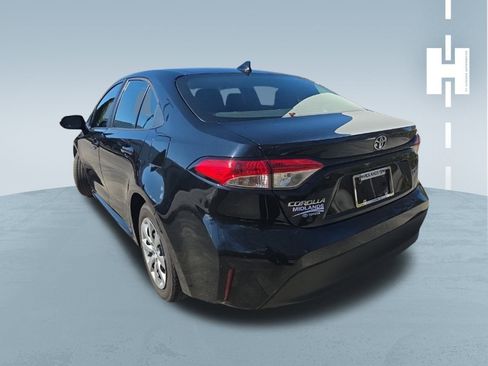 Used 2023 Toyota Corolla LE image 3