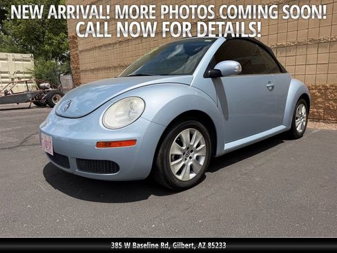 Used 2010 Volkswagen Beetle Convertible FWD image 1
