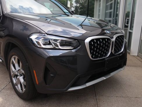 Used 2025 BMW X4 xDrive30i image 3