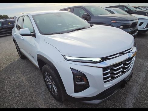 Certified 2025 Chevrolet Equinox LT image 2