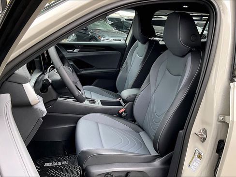 New 2026 Volkswagen Tiguan SE R-Line FWD image 9
