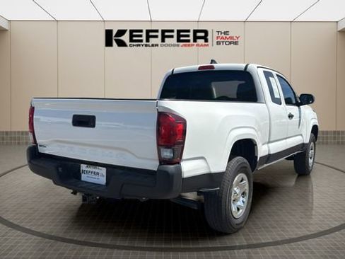 Used 2021 Toyota Tacoma SR RWD image 5