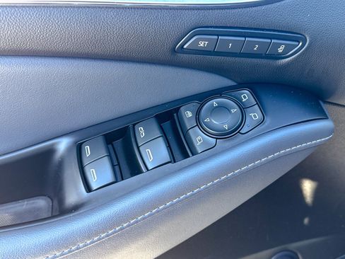 Used 2024 Buick Enclave Premium image 19