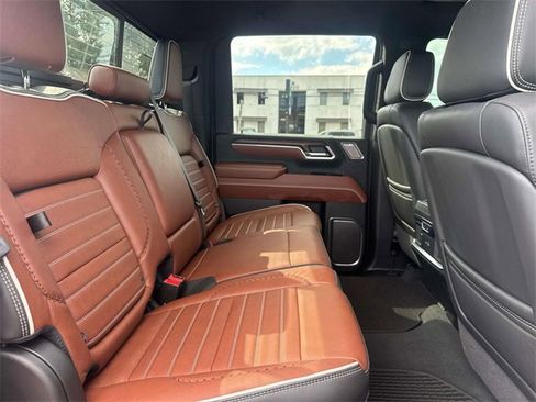 Used 2025 GMC Sierra 2500 Denali Ultimate image 12