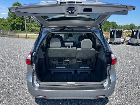 Used 2018 Toyota Sienna LE FWD image 13