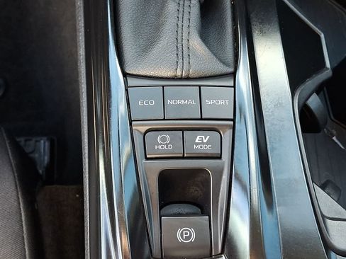 Used 2025 Toyota Camry LE FWD image 28