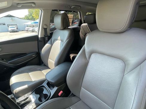 Used 2017 Hyundai Santa Fe AWD image 16