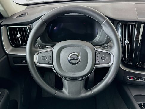 Used 2025 Volvo XC60 B5 Core image 18