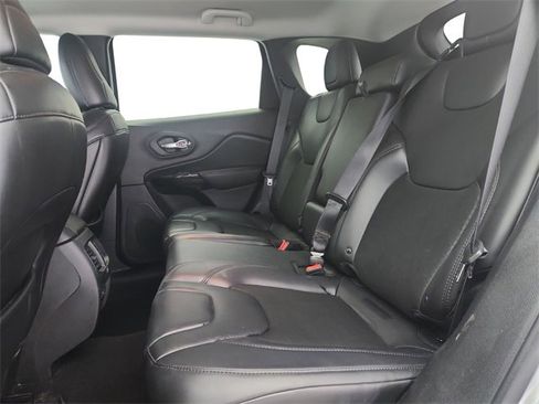 Used 2019 Jeep Cherokee Latitude Plus image 21