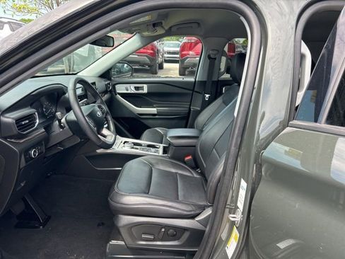 Used 2024 Ford Explorer Limited AWD/4WD image 6