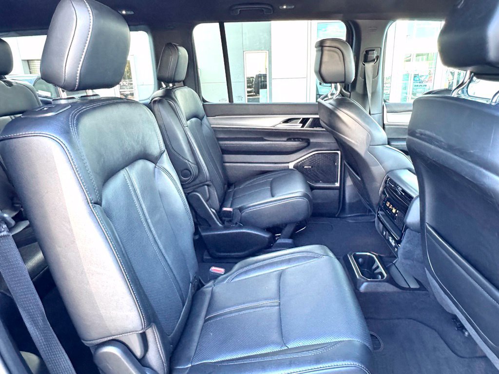 Used 2025 Jeep Wagoneer Series II AWD/4WD image 26