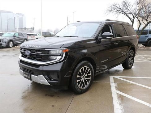 Used 2025 Ford Expedition Platinum image 2