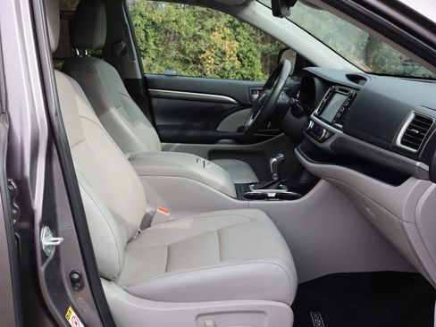 Used 2019 Toyota Highlander Limited Platinum image 51