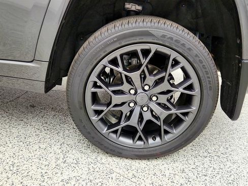 Used 2026 Jeep Grand Cherokee Summit w/ Obsidian Package AWD/4WD image 9
