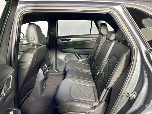 Certified 2025 Volkswagen Atlas Cross Sport SE image 19