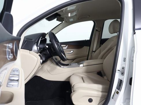 Used 2022 Mercedes-Benz GLC 300 image 10