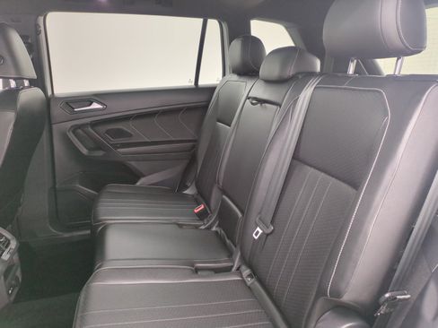 Used 2022 Volkswagen Tiguan SE R-Line FWD image 22