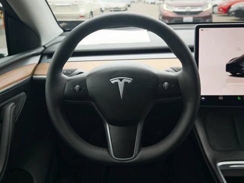 Used 2025 Tesla Model Y Long Range AWD/4WD image 28