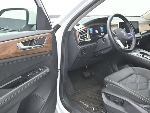 Used 2025 Volkswagen Atlas SE FWD image 10